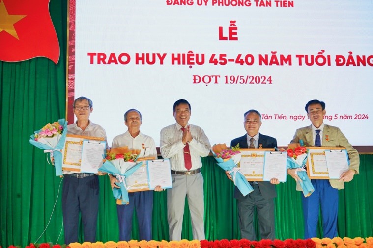 3.10. TRAO HUY HIEU DANG 19.5